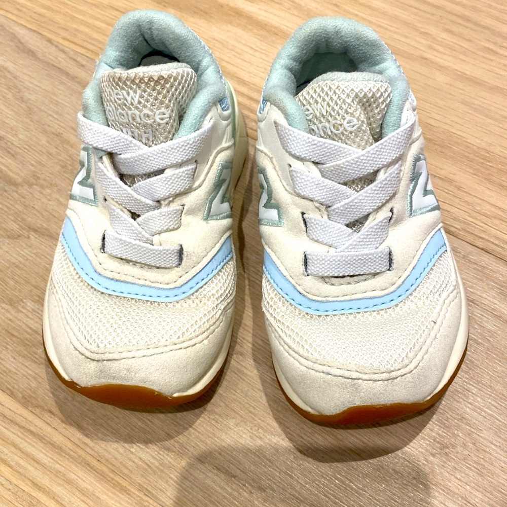EXCELLENT condition - New Balance Sneakers - Toddler size 5 - cream, mint, blue
